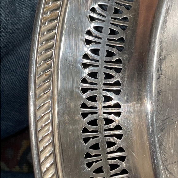 Vintage WM Rogers Silver Plated Round Ornate Serving Platter / 12 3/8" / 160 - Picture 3 of 4